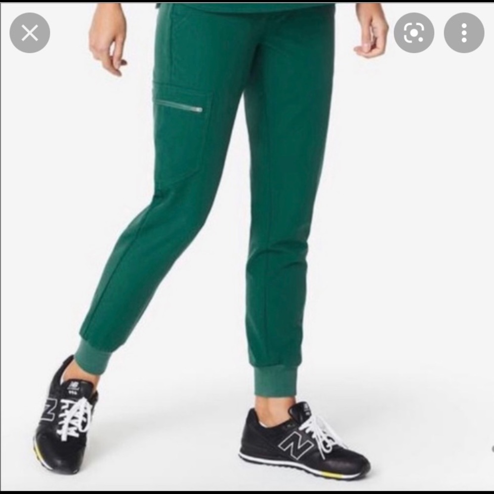 Women’s Kelly green jogger scrub